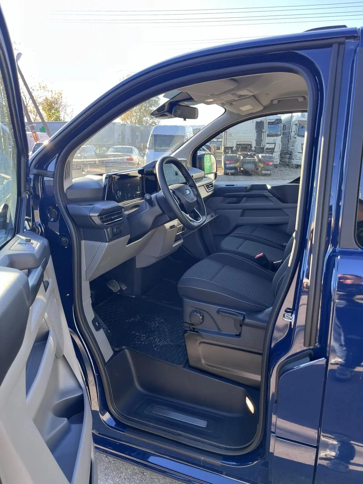 Ford Tourneo Custom 2025 · 9 vietų · automatinė – 5