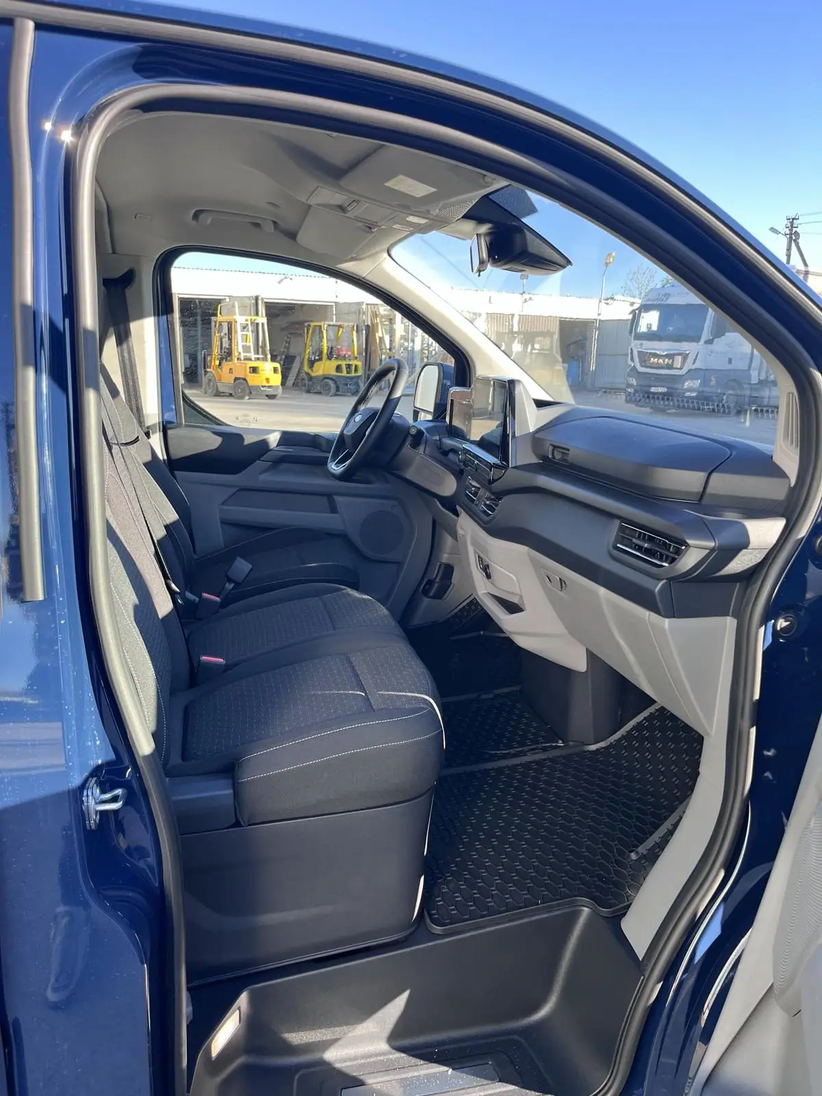 Ford Tourneo Custom 2025 · 9 vietų · automatinė – 7