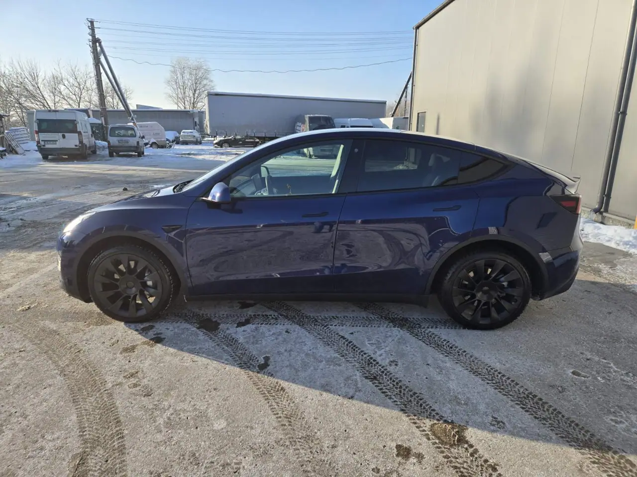 Tesla Model Y elektromobilis – 4